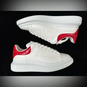 Alexander McQueen Larry oversized sneaker